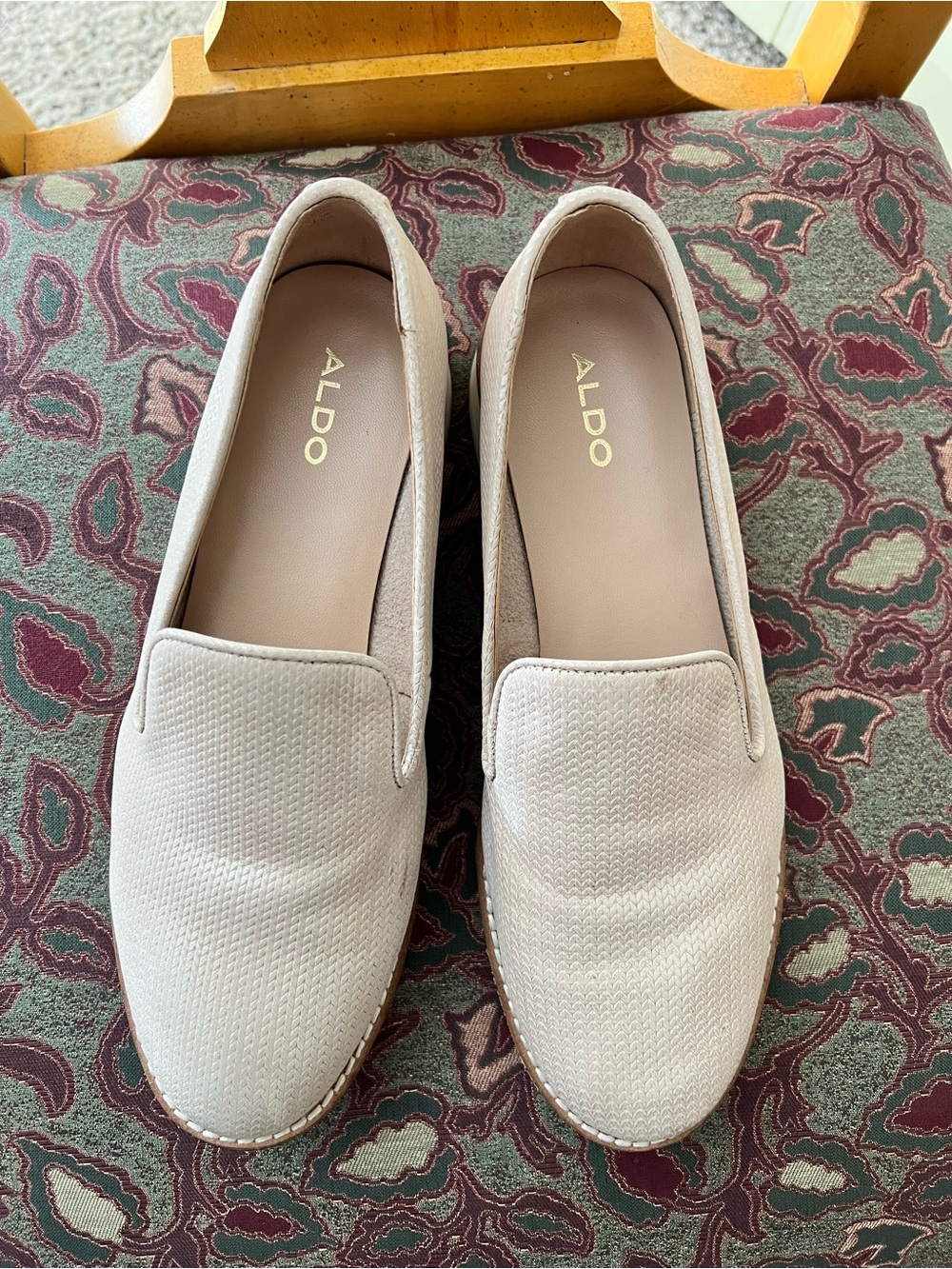 Aldo size 8 low wedge loafers in an off white textured design. White sole